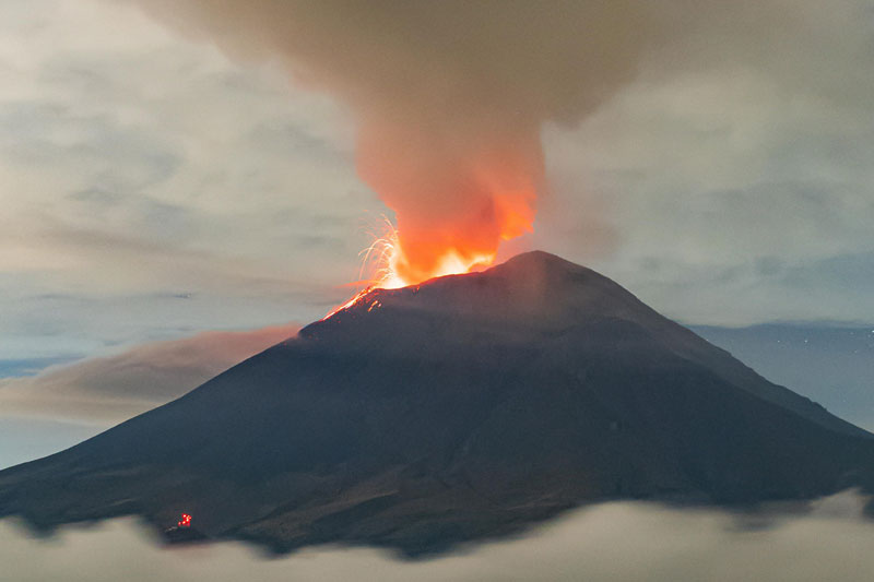 l'etna in eruzione